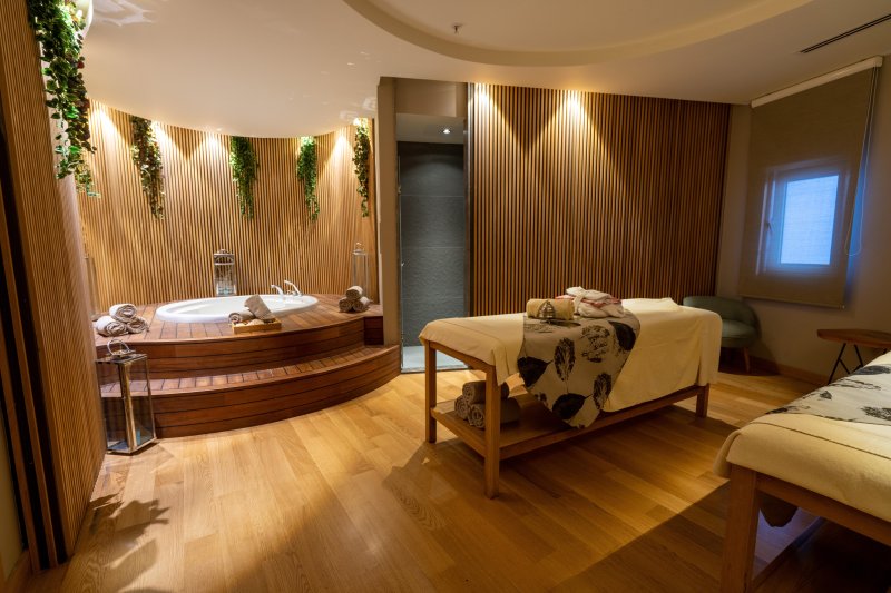 Antalya utazás Lara Barut Collection