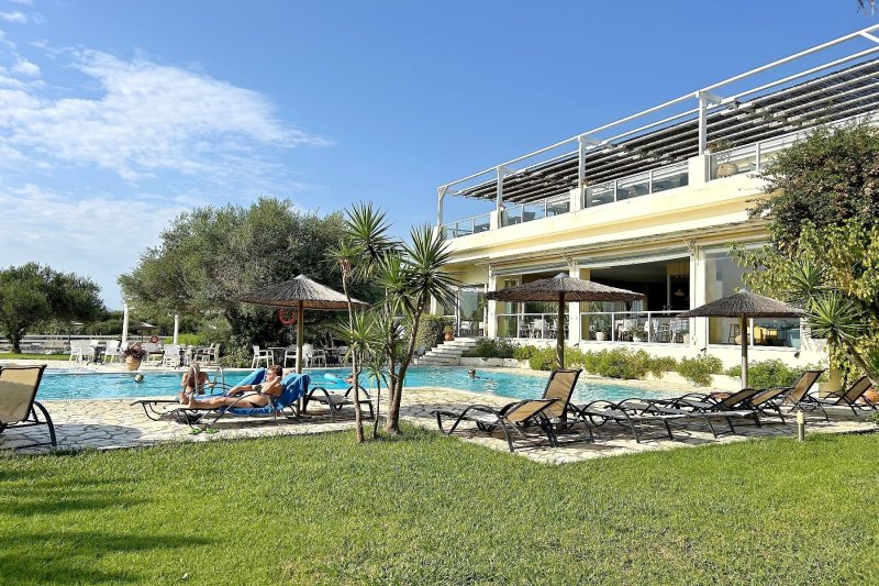 Korfu utazás Likithos Village