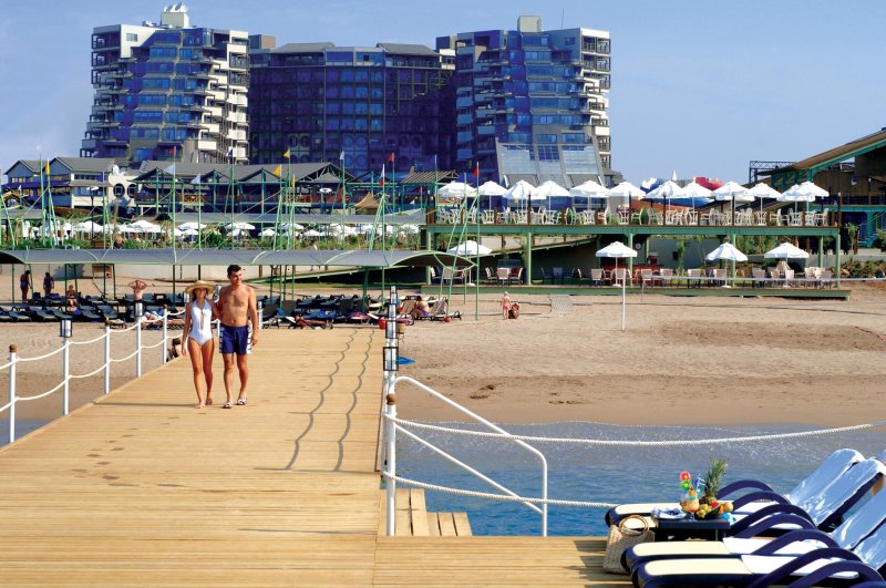 Antalya utazás Limak Lara Deluxe