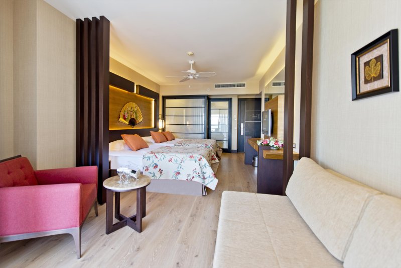 Antalya utazás Limak Lara Deluxe