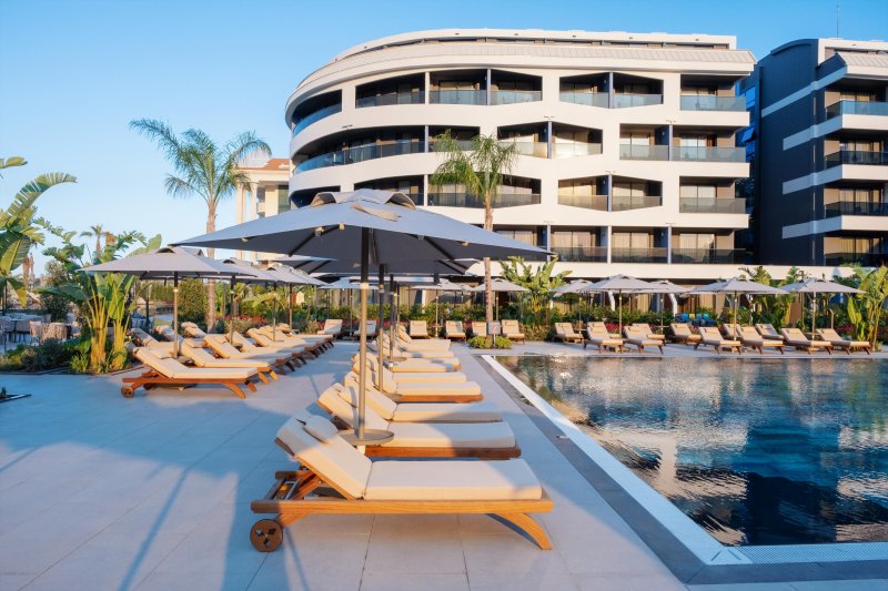 Liu Resort Side