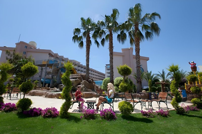 Alanya utazás Lonicera World 