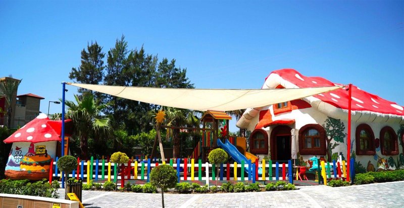 Luna Blanca Side