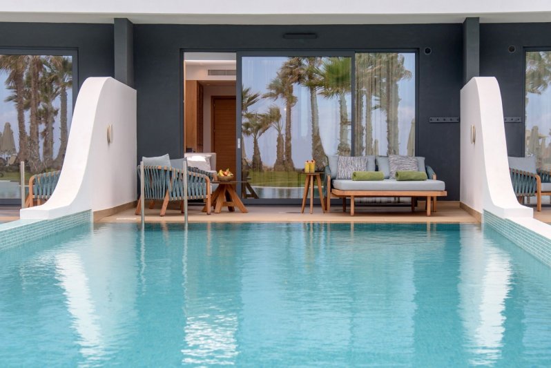 Junior lakosztály saját medencével - tengerre néző kilátással