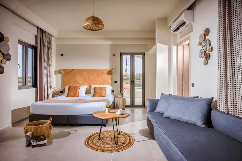 Executive szoba kétszemélyes ággyal és kültéri pezsgőfürdővel