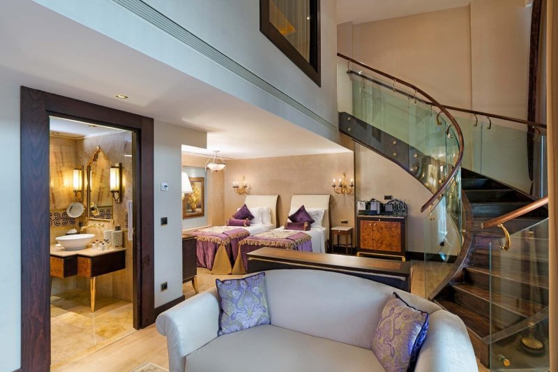 Családi lakosztály medencével és kétszintes