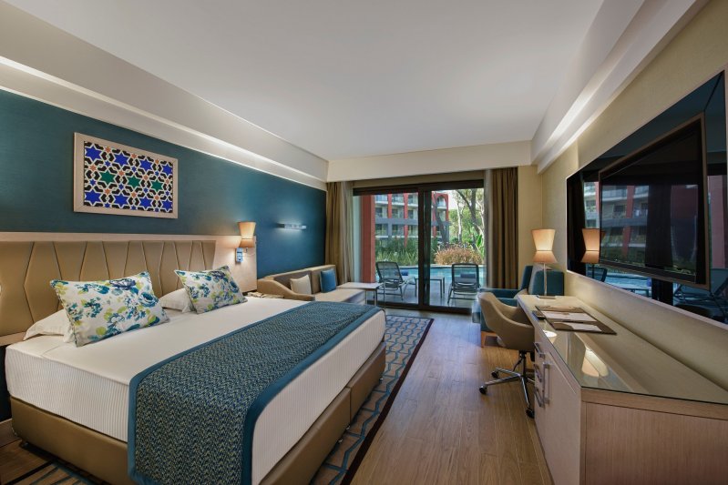 Deluxe szoba kétszemélyes ággyal - közvetlen medencekapcsolattal