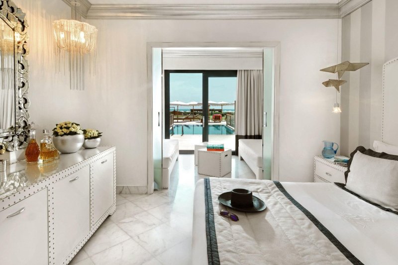 Családi szoba - tengerre néző - saját medence