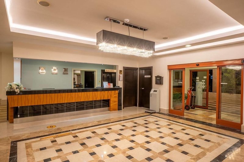 Monachus Hotel & Spa Side