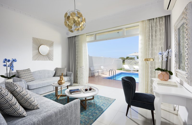 Villa saját medencével