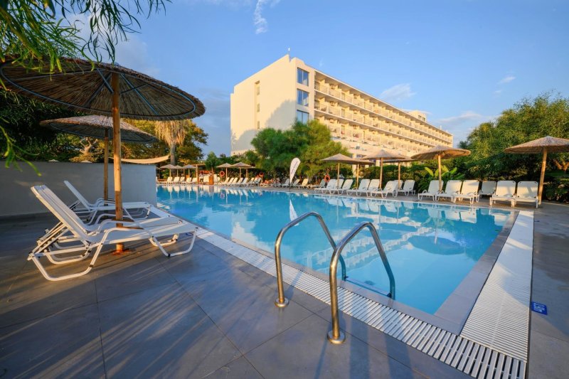 Ninos Grand Beach Hotel & Resort Lefkada-sziget