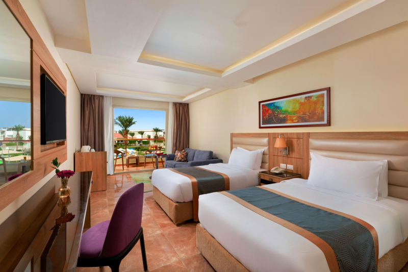 Standard szoba medencére néző kilátással