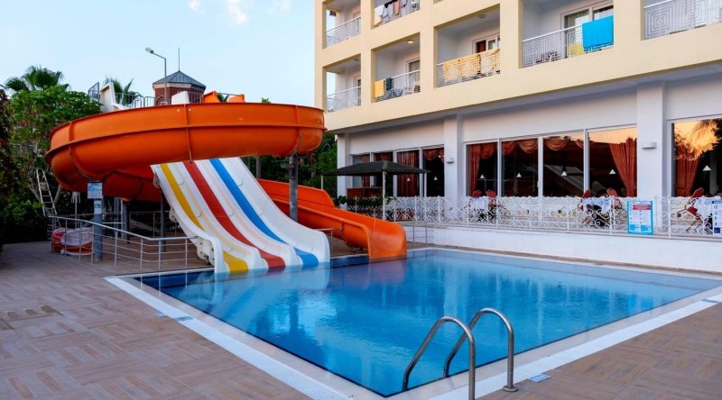 Kemer utazás Pine House