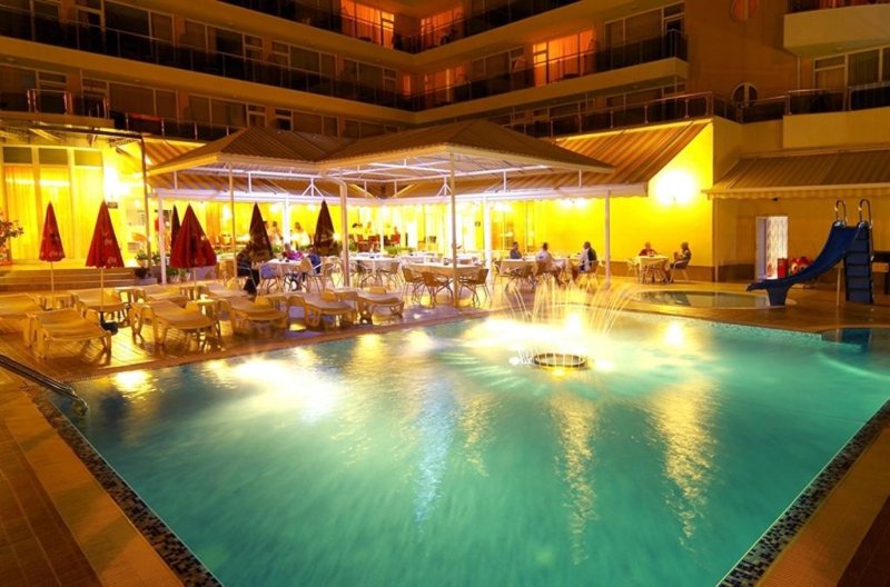 Plamena Palace Napospart