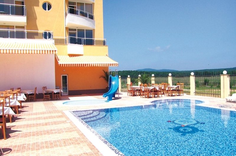 Napospart utazás Plamena Palace