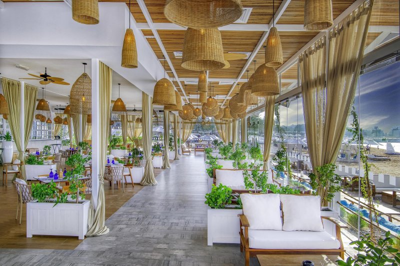 Abu Dhabi utazás Radisson Blu Hotel & Resort, Abu Dhabi Corniche