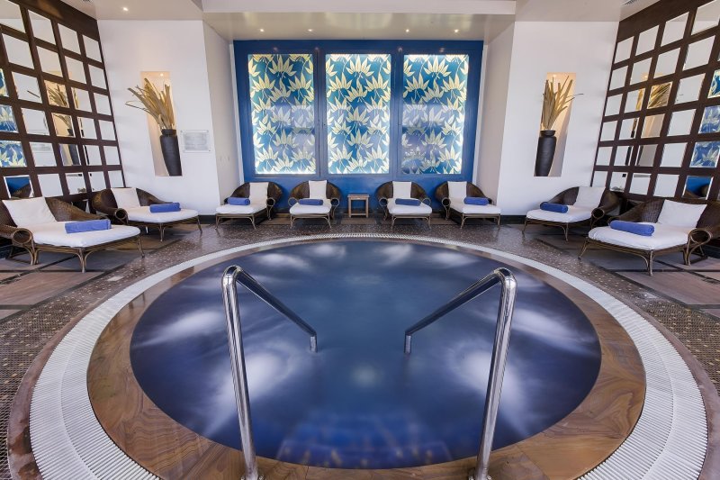 Abu Dhabi utazás Radisson Blu Hotel & Resort, Abu Dhabi Corniche