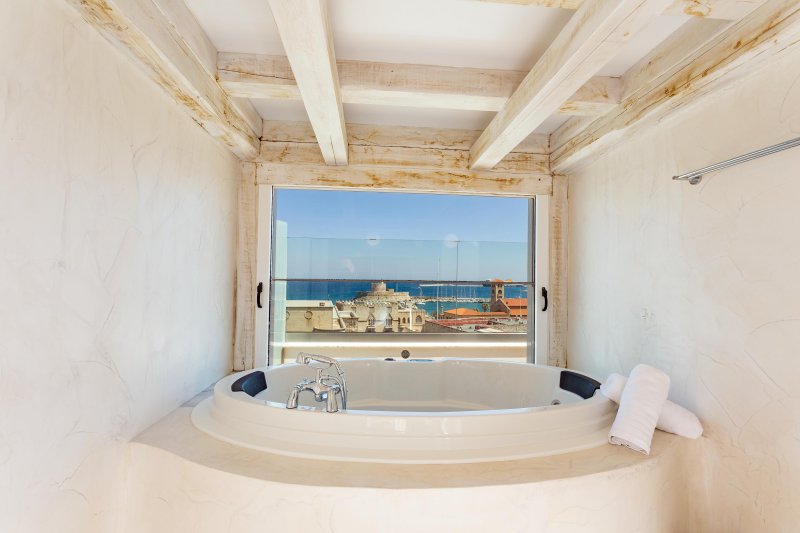 Szigeti lakosztály jacuzzi