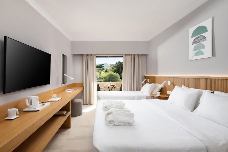 Kétágyas szoba kertre néző kilátással