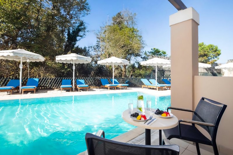 Kétágyas szoba közös medencével (Néhány szobához emeleti terasz is tartozhat)