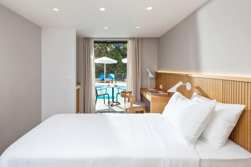 Kétágyas szoba közös medencével (Néhány szobához emeleti terasz is tartozhat)