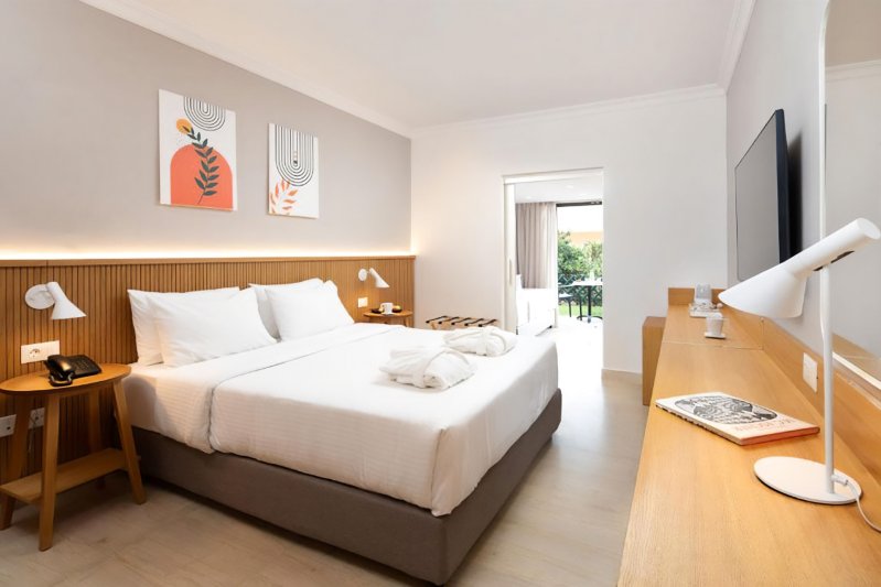 Családi szoba kertre néző kilátással