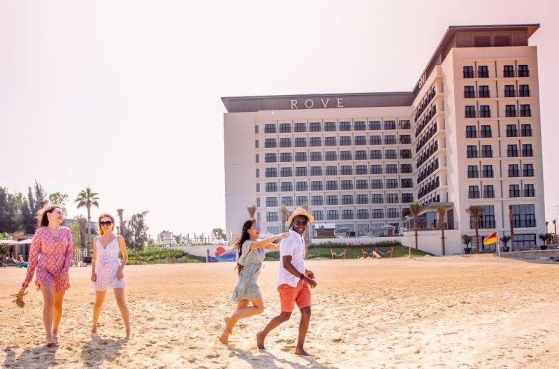 Dubai utazás Rove La Mer Beach