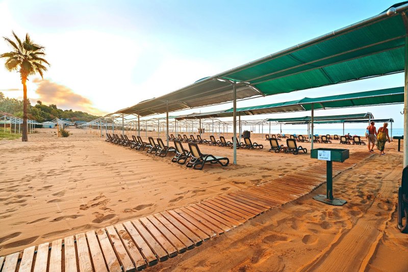 Royal Atlantis Beach Side