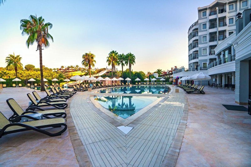 Royal Atlantis Beach Side