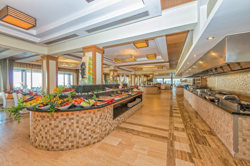 Royal Atlantis Spa & Resort Side