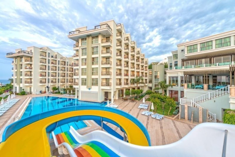 Royal Atlantis Spa & Resort Side