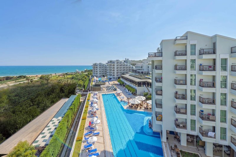 Royal Atlantis Spa & Resort Side