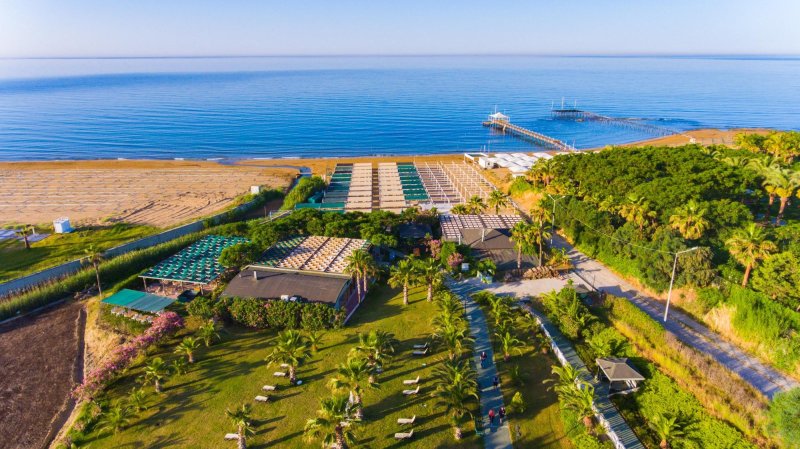 Royal Atlantis Spa & Resort Side