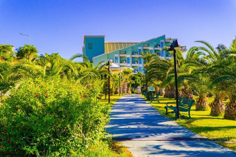 Royal Atlantis Spa & Resort Side
