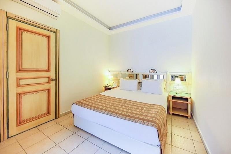 Családi szoba kertre néző kilátással