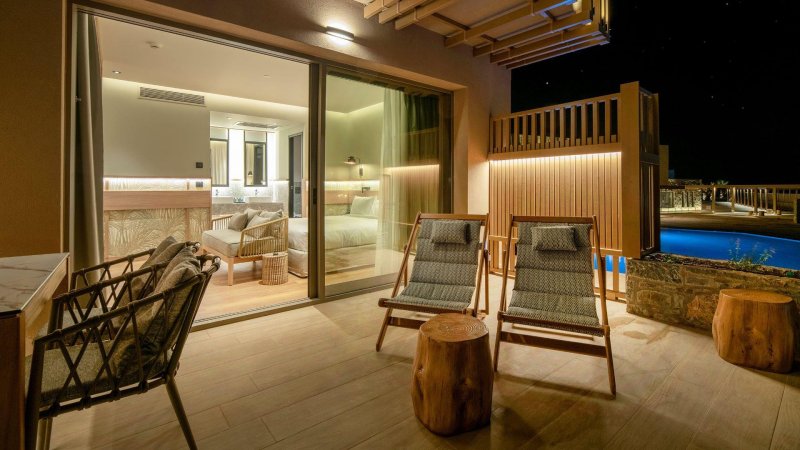 Családi szoba kertre néző kilátással és közös medencével