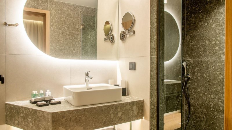 Kétágyas szoba tengerre néző fürdőszobával