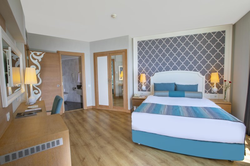 Két hálószobás családi lakosztály részleges kilátással a tengerre