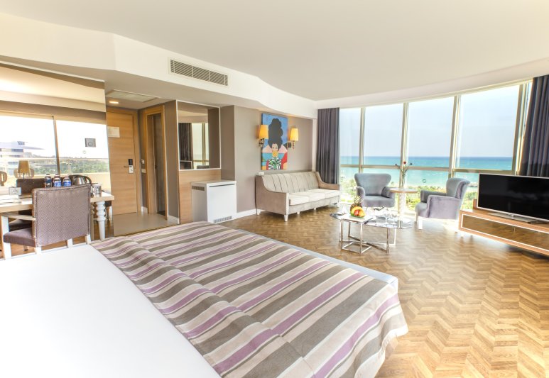 Lakosztály tengerre néző kilátással és pezsgőfürdővel