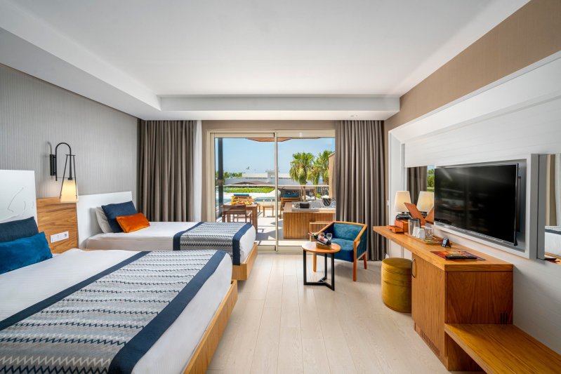 Deluxe szoba kétszemélyes ággyal és pezsgőfürdővel