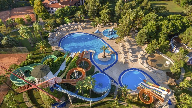 Starlight Resort Hotel Side