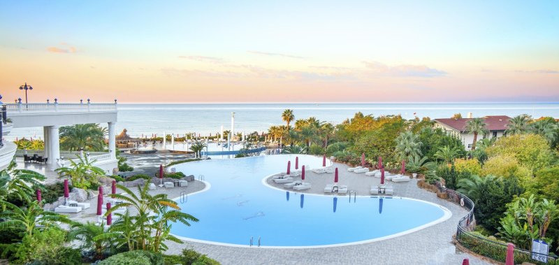 Starlight Resort Hotel Side