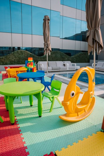 Dubai utazás Studio M Arabian Plaza Hotel & Apartments