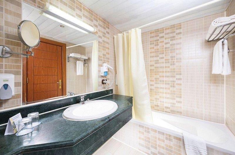 Szoba - fürdőszoba