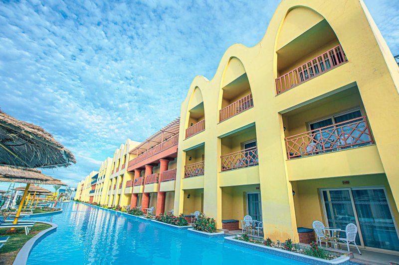 Hurghada utazás Titanic Beach Spa Aqua Park