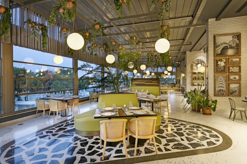 Antalya utazás Titanic Deluxe Lara