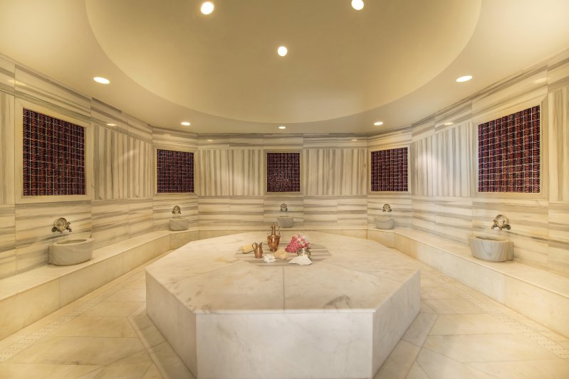 Antalya utazás Titanic Deluxe Lara