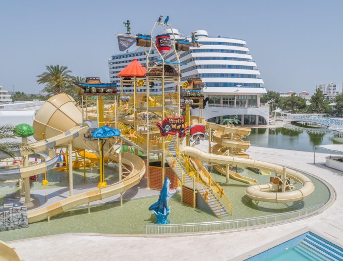 Antalya utazás Titanic Deluxe Lara