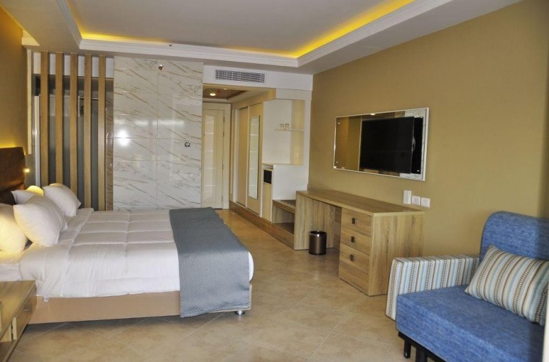 Hurghada utazás Titanic Royal Resort