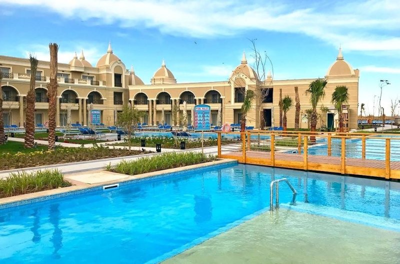 Hurghada utazás Titanic Royal Resort